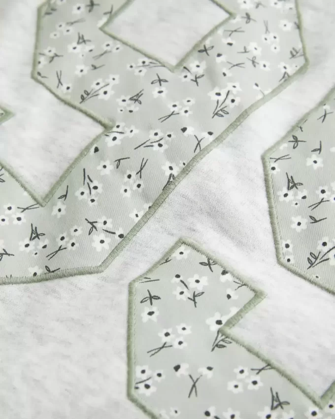 Bluza z nadrukiem i numerem na ramionach