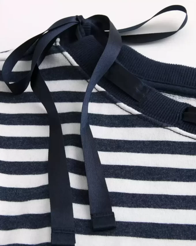 Bluza z odkrytymi ramionami i wiązaniem