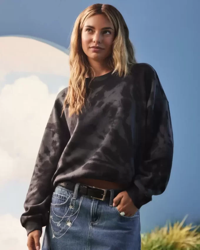 Bluza z okrągłym dekoltem i łatwym do barwienia wzorem tie-dye Bluza z okrągłym dekoltem i łatwym do barwienia wzorem tie-dye