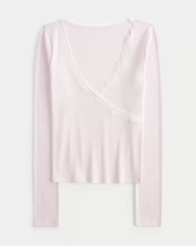 Bluzka z długim rękawem i koronkowym wykończeniem