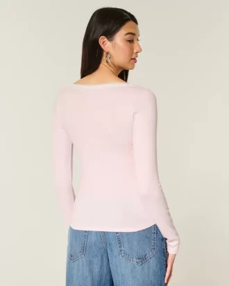 Bluzka z długim rękawem i koronkowym wykończeniem