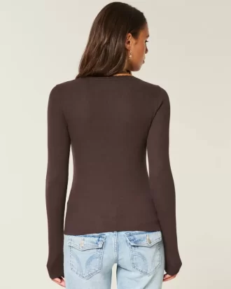 Bluzka z długim rękawem i koronkowym wykończeniem