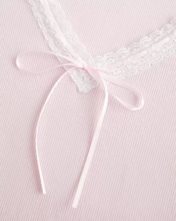 Bluzka z długim rękawem i koronkowym wykończeniem Bluzka z długim rękawem i koronkowym wykończeniem