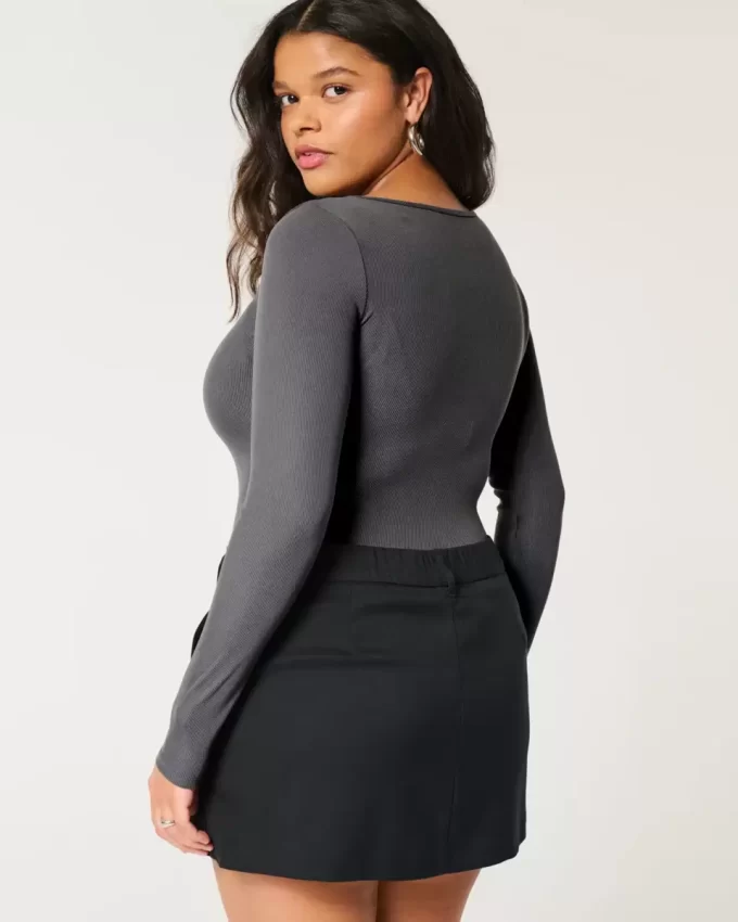 Body z prążkowanej, bezszwowej tkaniny z kwadratowym dekoltem