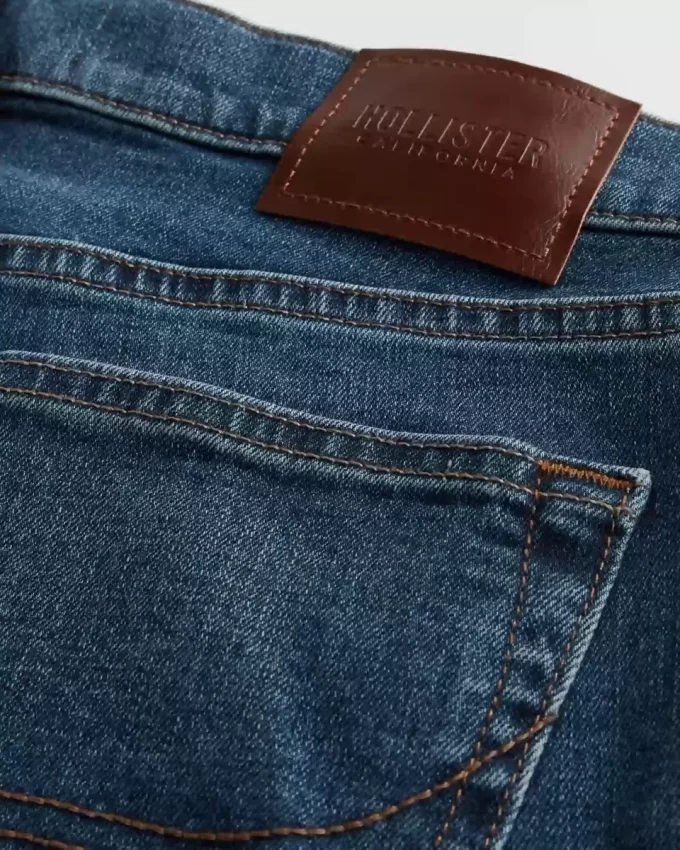 Ciemne, dopasowane, proste dżinsy