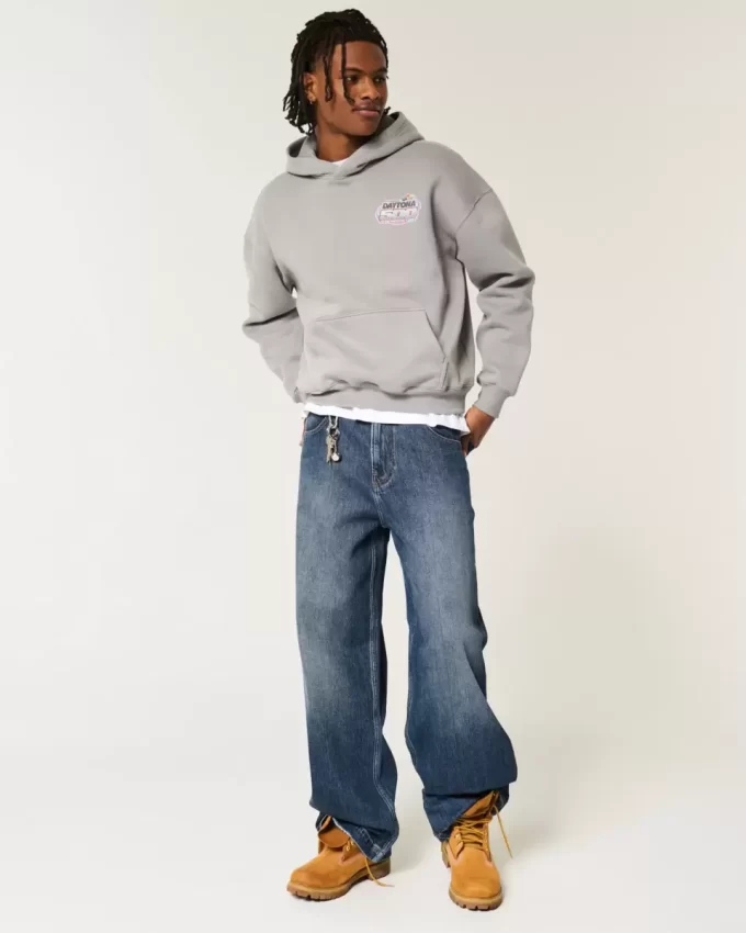 Ciemne jeansy z haftowanym logo i superluźnymi nogawkami Ciemne jeansy z haftowanym logo i superluźnymi nogawkami