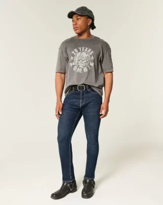 Ciemne, obcisłe jeansy sportowe