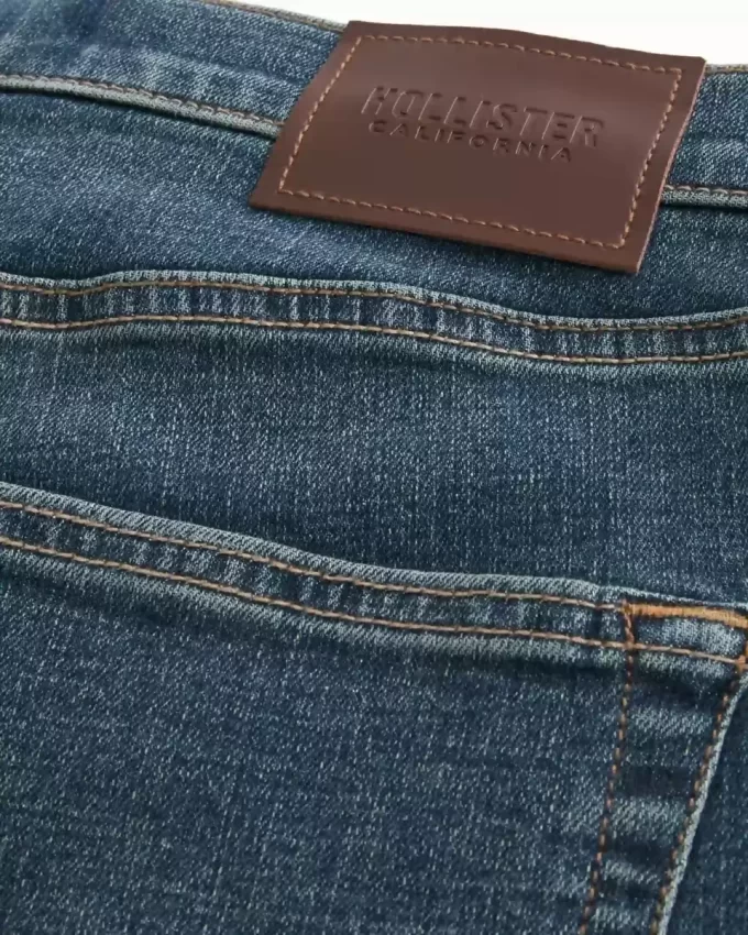 Ciemne, średnie, obcisłe dżinsy