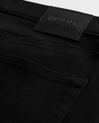 Czarne, nieblaknące, sportowe, obcisłe jeansy