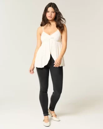 Czarne, obcisłe dżinsy ze średnim stanem i spranym wykończeniem