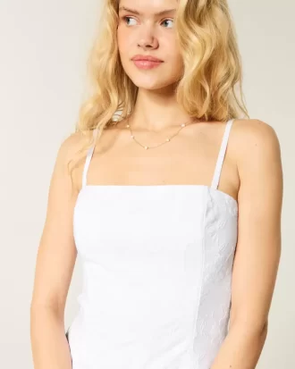 Długa sukienka bez ramiączek z haftem