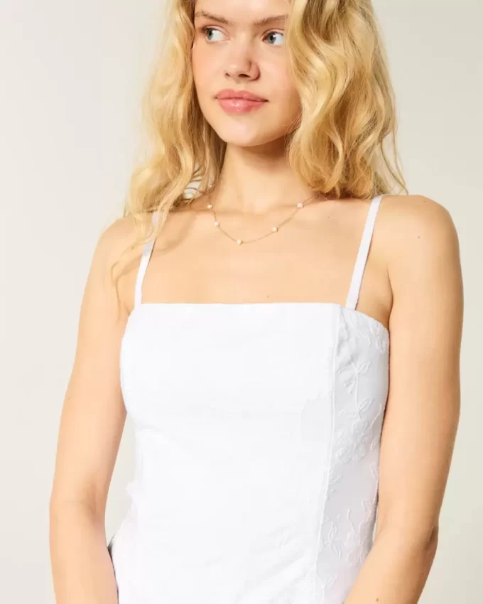 Długa sukienka bez ramiączek z haftem