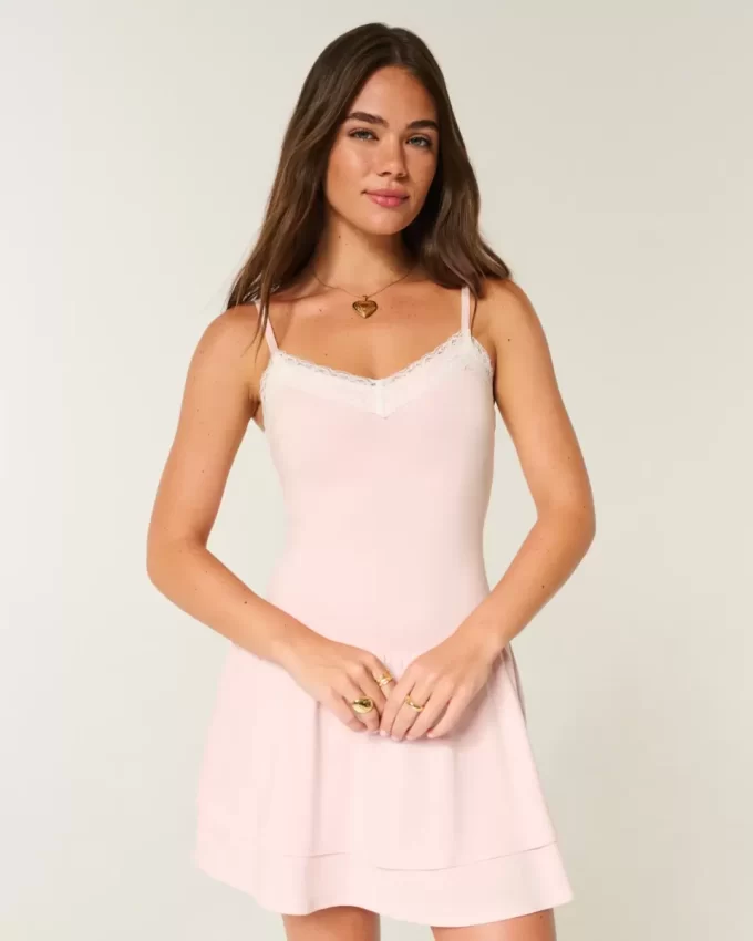 Dzianinowa mini sukienka warstwowa Dzianinowa mini sukienka warstwowa