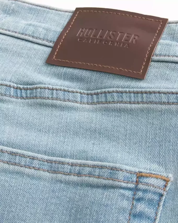 Jasne obcisłe dżinsy Jasne obcisłe dżinsy