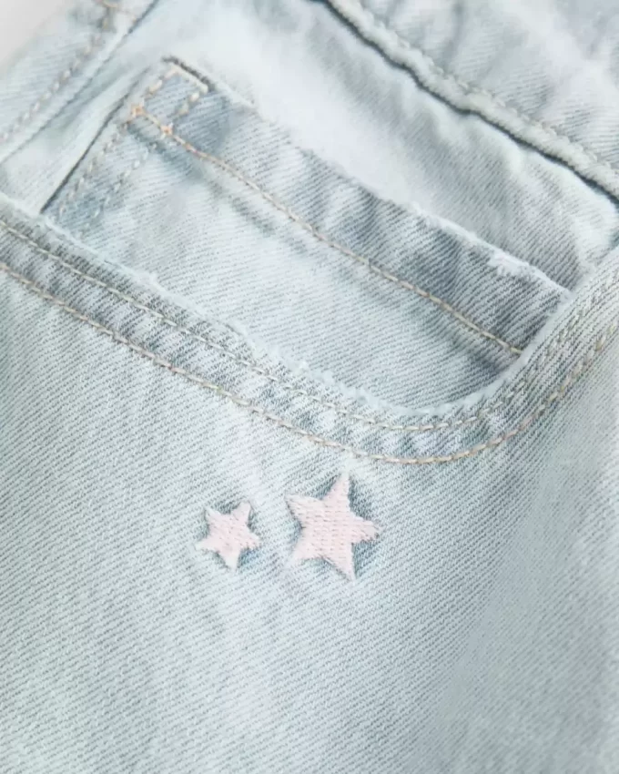 Jeansy Baggy z niskim stanem i lekkim spraniem, haftowane w gwiazdy Jeansy Baggy z niskim stanem i lekkim spraniem, haftowane w gwiazdy