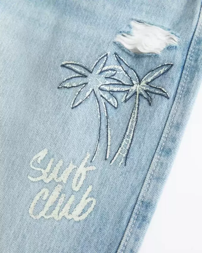 Jeansy Baggy z niskim stanem i przetarciami, z lekkim spraniem i grafiką