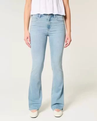 Jeansy Bootcut o średnim stanie i lekkim spraniu Jeansy Bootcut o średnim stanie i lekkim spraniu