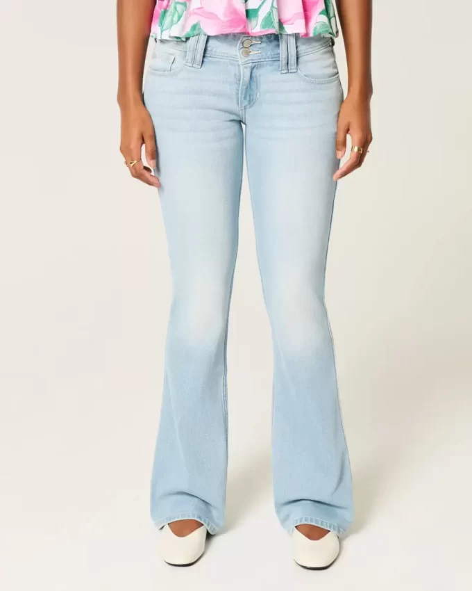 Jeansy Bootcut z niskim stanem i lekkim spraniem Jeansy Bootcut z niskim stanem i lekkim spraniem