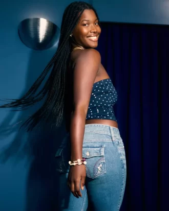 Jeansy Bootcut z niskim stanem i średnim spraniem, haftowane kwiaty Jeansy Bootcut z niskim stanem i średnim spraniem, haftowane kwiaty