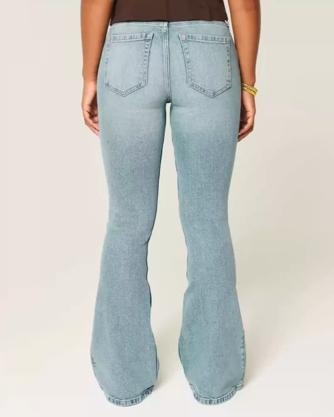 Jeansy Curvy High-Rise Medium Wash Flare Jeansy Curvy High-Rise Medium Wash Flare