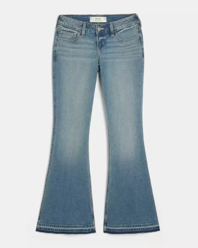 Jeansy dzwony o ultra niskim stanie i średnim spraniu Jeansy dzwony o ultra niskim stanie i średnim spraniu