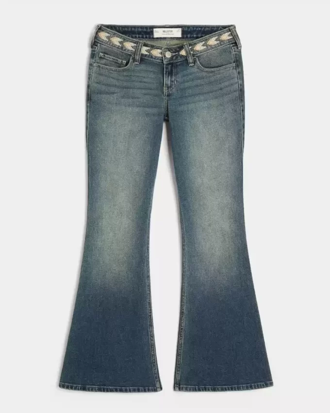 Jeansy dzwony z haftem i bardzo niskim stanem, w średnim odcieniu Jeansy dzwony z haftem i bardzo niskim stanem, w średnim odcieniu