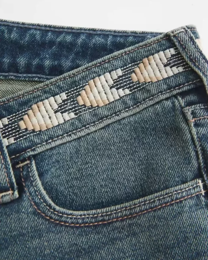 Jeansy dzwony z haftem i bardzo niskim stanem, w średnim odcieniu Jeansy dzwony z haftem i bardzo niskim stanem, w średnim odcieniu