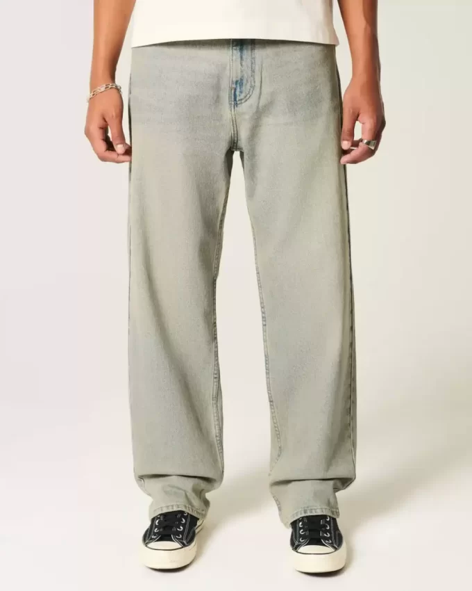 Jeansy typu baggy w jasnym kolorze Jeansy typu baggy w jasnym kolorze