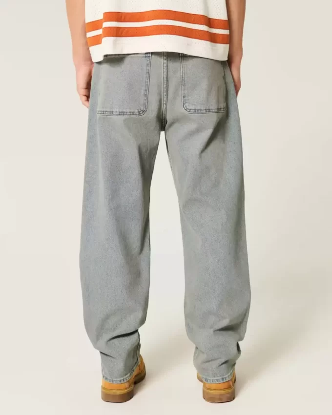 Jeansy typu baggy w jasnym kolorze