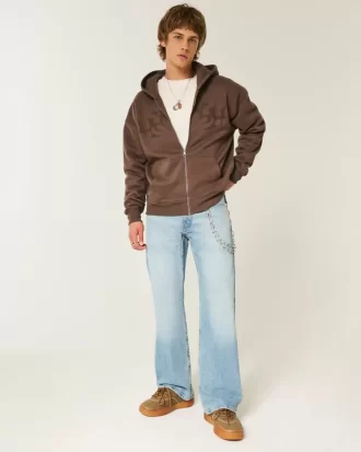 Jeansy typu bootcut z luźnymi nogawkami i lekkim przetarciem