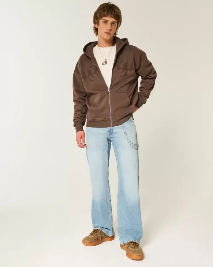 Jeansy typu bootcut z luźnymi nogawkami i lekkim przetarciem Jeansy typu bootcut z luźnymi nogawkami i lekkim przetarciem