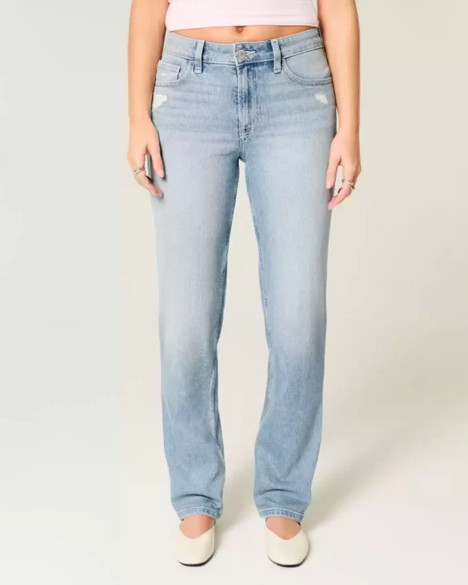 Jeansy z wysokim stanem i przetarciami, lekko sprane, proste