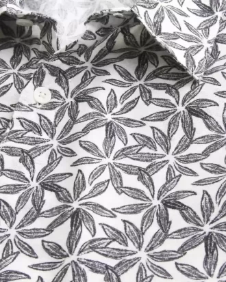 Koszula z mieszanki lnu i wzorem tropikalnym w pudełkowym stylu Koszula z mieszanki lnu i wzorem tropikalnym w pudełkowym stylu