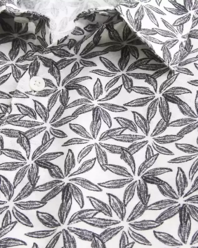 Koszula z mieszanki lnu i wzorem tropikalnym w pudełkowym stylu Koszula z mieszanki lnu i wzorem tropikalnym w pudełkowym stylu