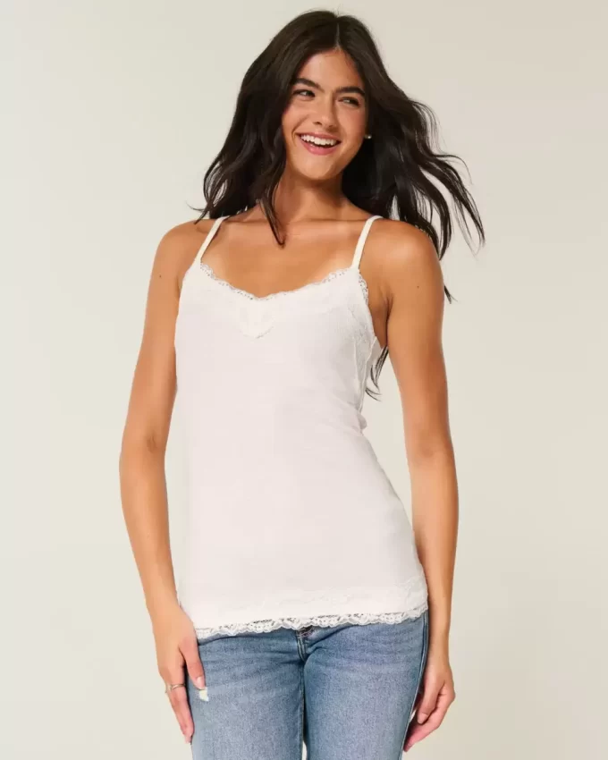 Koszulka z koronkowym wykończeniem