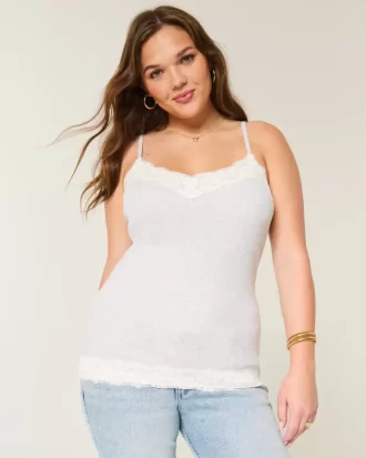 Koszulka z koronkowym wykończeniem