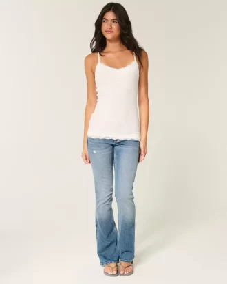 Koszulka z koronkowym wykończeniem