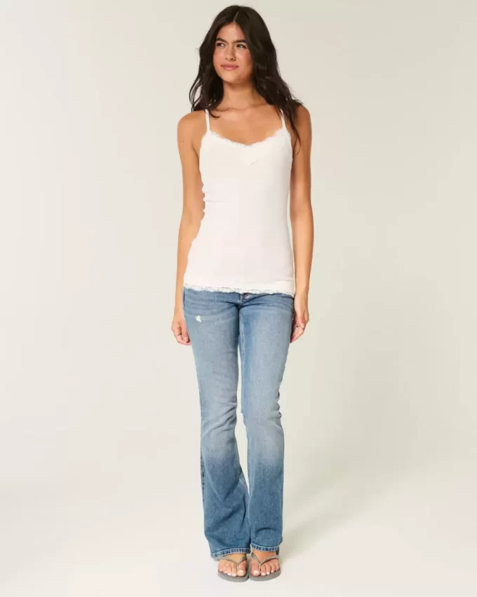 Koszulka z koronkowym wykończeniem