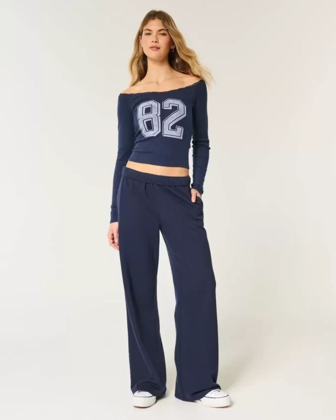 Koszulka z nadrukiem z koronkowym wykończeniem i odkrytym ramieniem