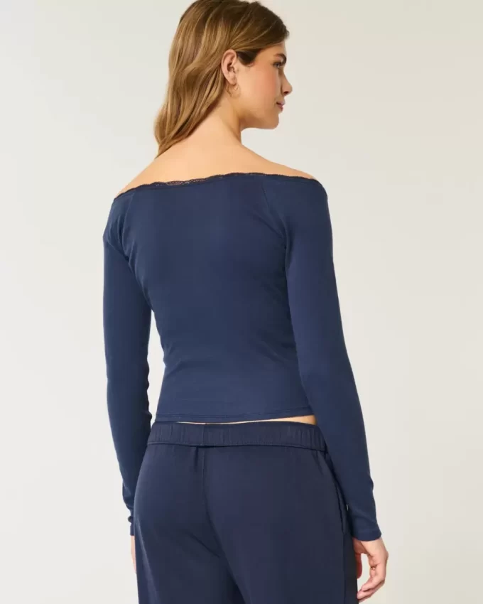 Koszulka z nadrukiem z koronkowym wykończeniem i odkrytym ramieniem