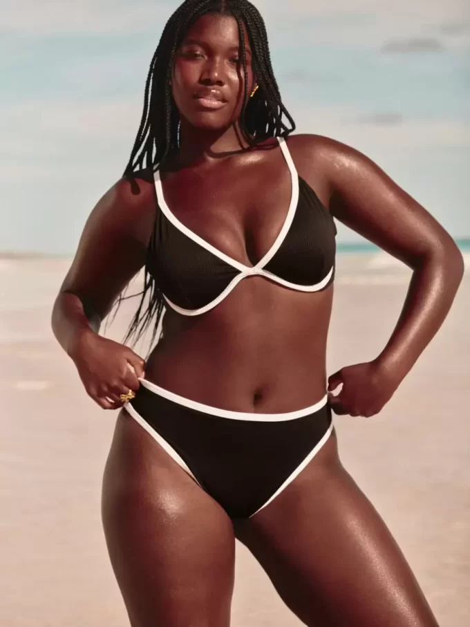 Kręcone, wysoko wycięte, prążkowane, seksowne bikini z wysokim stanem Kręcone, wysoko wycięte, prążkowane, seksowne bikini z wysokim stanem