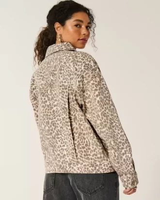 Kurtka jeansowa z nadrukiem w panterkę