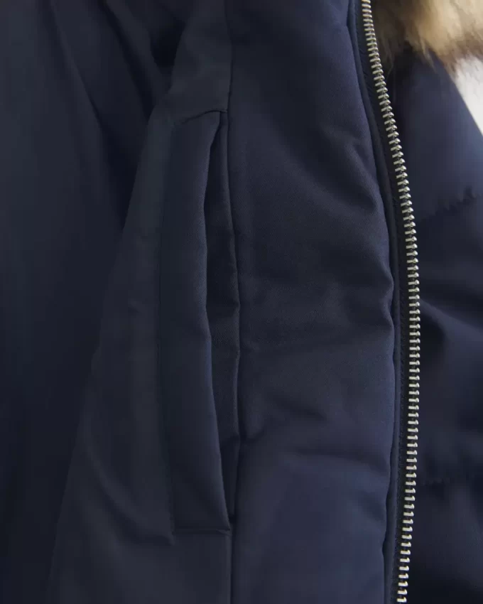 Kurtka typu bomber z pikowanym wykończeniem ze sztucznego futra