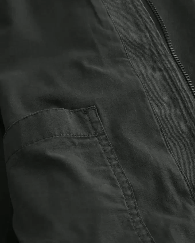 Kurtka z kapturem i zamkiem błyskawicznym