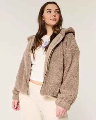 Kurtka z kręconego sztucznego futra zapinana na zamek Kurtka z kręconego sztucznego futra zapinana na zamek