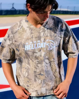 Luźna, ciężka koszulka Dodge z grafiką w kamuflażu