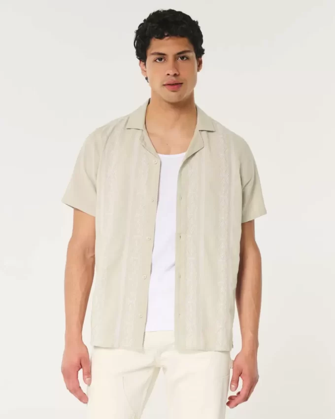 Luźna koszula z krótkim rękawem i haftowanym wzorem