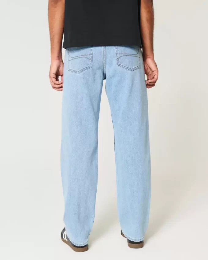 Luźne jeansy w jasnym odcieniu