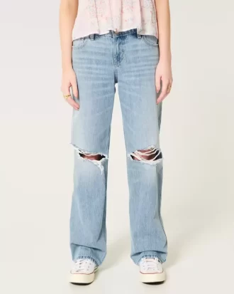 Luźne jeansy z niskim stanem i przetarciami, lekko sprane