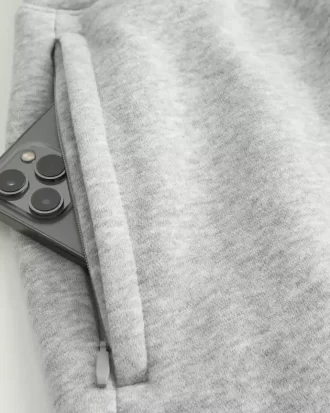 Luźne spodenki polarowe do połowy uda